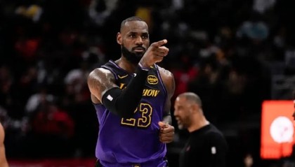 皇冠体育-数据分析：火箭战胜湖人1-3，是状态回暖还是湖人送的人情世故